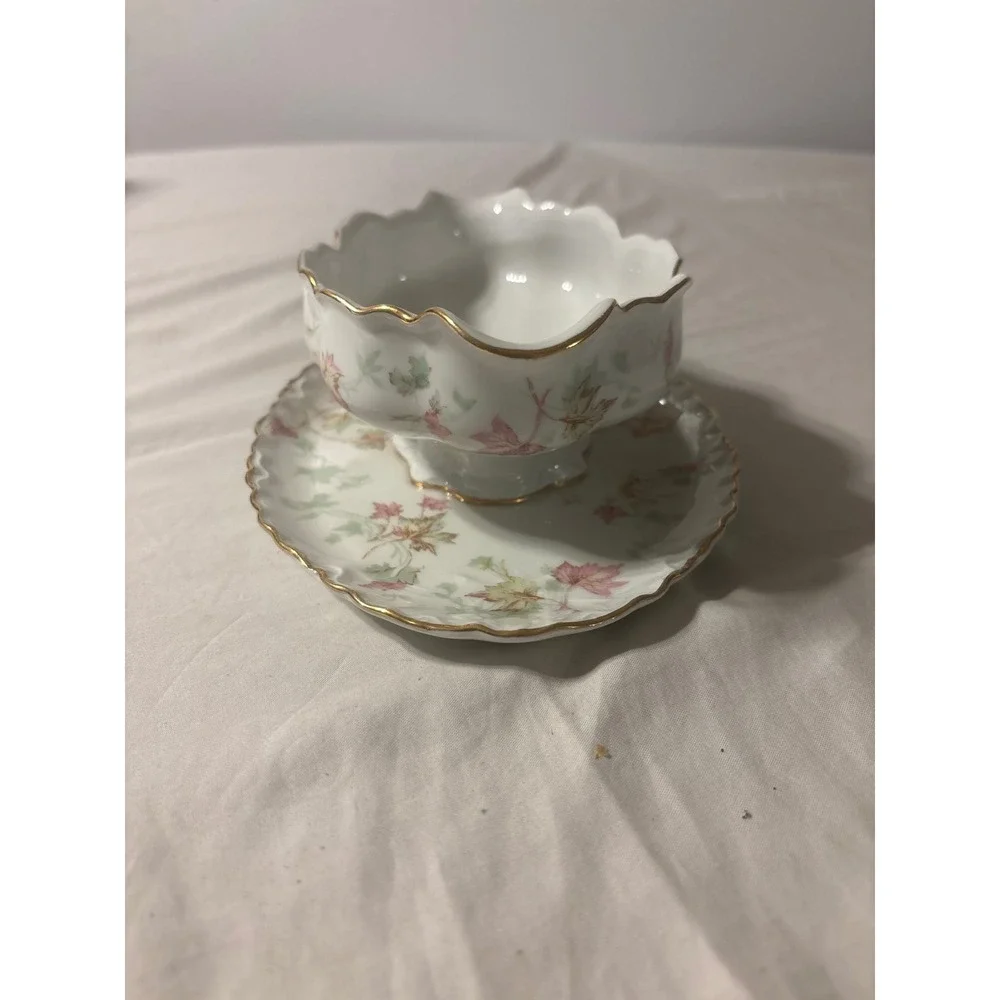 Hutschenreuther Selb Bavaria Floral Gravy Boat Attached Plate Gold Trim